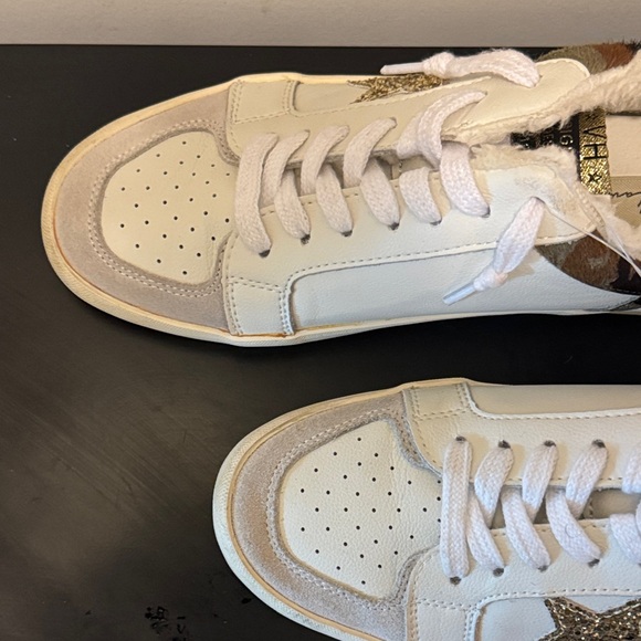 Vintage Havana White and Gold Sneakers - Picture 7 of 12